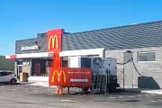 電気も通っていない僻地の畑のど真ん中にマクドナルドが新店舗をオープンし住民困惑