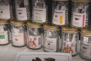 【韓国の反応】日本、食糧危機に「昆虫食」注目…自動販売機も登場。韓国の反応「韓国もポンテギを食べる。/セミの天ぷら、スズメバチの天ぷらが日本食。」