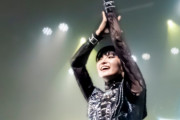 BABYMETAL / ソニスフィアのIDZ　“日本のブルース・ディッキンソンだ”　【海外の反応】