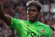 外国人「目に涙が..」U22日本代表GK鈴木彩艶、名門マンU移籍が浮上！9億円の獲得オファー！Jから海外歴代最高額！海外のファンも興味津々!【海外の反応】