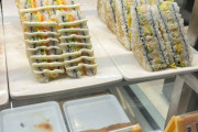 オーストラリアの寿司店、インパクトある商品を並べてしまう…