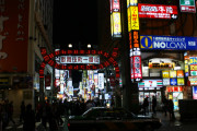 歌舞伎町で外国人風の男に女性が襲われ軽い怪我(海外の反応)