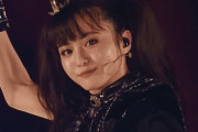 BABYMETALの女の子たちとKOBAが交流してる映像ってある？　【海外の反応】