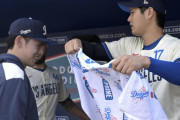 【海外の反応】大谷翔平がフィリーズ戦で6回9奪三振の力投でPS初勝利、佐々木朗希がMLB初セーブ【MLB】