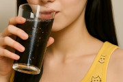 韓国人「なぜ日本で飲む生ビールは特別に美味しく感じるのか？」→「衝撃の真相（ﾌﾞﾙﾌﾞﾙ」…