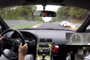 1991年式のS13日産200SXでニュルを攻めている外国人が話題に