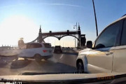全て雪のせい！？中国交通事故映像集