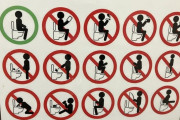 外国人「東京のトイレで妙に具体的すぎる禁止行為を見てしまった…」