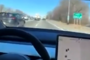 路上はレース場じゃない。こんな風に運転してるやつらは全員ムショにぶち込め。海外の反応