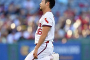 【海外の反応】菊池雄星さん、マウンド上で見事に転ぶ「珍プレー集に何十年も残るな」