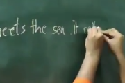 これはなんてのスゴイ能力だ。両手を使って字を書くだけで素晴らしいパフォーマンス。海外の反応