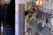 海外「アメリカでは商品に鍵をかけても万引きされるようだwww」