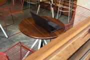 アメリカ人「無防備にノートPCをテーブルに放置している人がいて驚いた」→「たぶん日本人観光客じゃないか？」