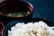 【コメ余り】農水省「米粉スイーツを食べて」→海外「去年は米不足で大騒ぎしてたよね？」