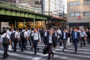 中国人「なぜ日本人はどんなに暑くてもスーツを着るのか？」　中国の反応