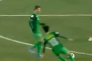 中国サッカー4大珍プレーが面白すぎると中国で話題に「味方にスライディングw」
