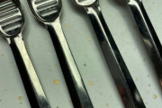 海外「日本で作られたスプーンのようなものがあるんだけど、これは何なんだ？」溝の開いたスプーンのような食器に対する海外の反応
