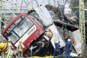 横浜で列車とトラックが衝突し脱線（海外の反応）