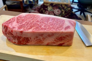 外国人「見よ、これが日本の最高ランクの和牛ステーキだ」