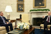 デフォルト危機が迫る中、バイデン大統領と野党共和党トップの会談始まる…世界恐慌懸念も[海外の反応]