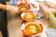 海外「日本の料理は世界にもっと広めるべき」屋台ラーメンのクオリティに感動する外国人たち