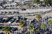 海外「狂ってる！」上空から撮影した大谷翔平人形を求める行列の長さに海外びっくり仰天！（海外の反応）