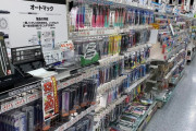 海外「日本の文房具店のシャープペンコーナーはこんな感じ！」日本の文房具店で売られているシャープペンを見た海外の反応