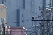 外国人「おい、東京にSFみたいな壁が反り立ってるぞ！」