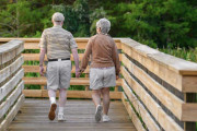 【海外】「週に1〜2回、4,000歩の散歩が高齢女性の寿命を延ばす可能性とは？」