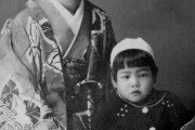 海外掲示板「これ、戦前撮ったお母さんが子供だった頃の数少ない写真なんだ。右下の日本語なんて書いてあるの？」海外の反応