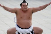 横綱白鵬がまさかのコロナで引退か？海外の相撲ファンからも心配の声（海外の反応）