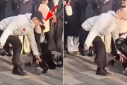 転倒からの暴走？ヒューマノイドロボットが人間の鼻を蹴り上げ物議