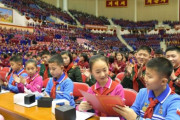 北朝鮮の子供の腕に日本製の時計…金正恩が数千個プレゼント＝韓国の反応