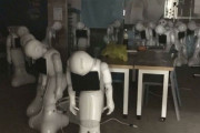 外国人が無性にビビった画像集　ペッパー君の墓場もランクイン