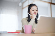 日本の「会社に持っていくと謎の緊張感が駆け巡るマグカップ」が面白い！【タイ人の反応】