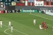 海外の反応「なんでこうなる」Jリーグの痛すぎる“珍プレー”が世界で話題に！