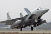 中国人「日本のF-15Jが中国の戦闘機を追い払う方法がコチラ」