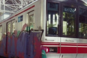 海外「またオーストラリア人か…」東京メトロの車両にスプレーで落書き、豪国籍の男を逮捕 海外の反応