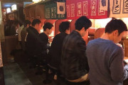外国人「日本ではお一人様の外食が普通で当たり前らしいな」