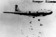韓国人「米国が日本の空港を爆撃…」
