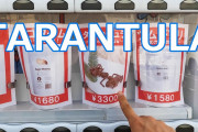 外国人「日本って虫の自販機あるの？？？」昆虫食自販機でタランチュラを食べてみた！！！