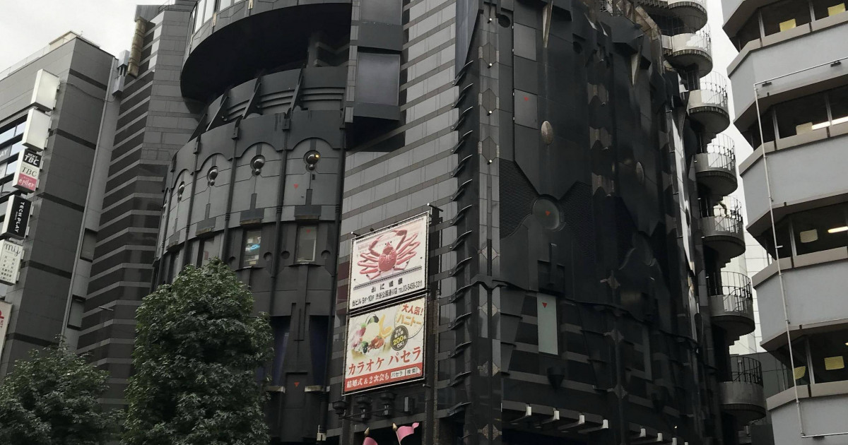 海外「この建物はヤバいね！ 日本人はクレイジーな建物が好きだなｗｗｗ」渋谷のディズニーストアが伝統的な日本の甲冑のようだと話題に | 海外の反応アンテナ