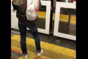 （動画）名古屋の地下鉄で老人がわざと手を挟み発車を妨害（海外の反応）