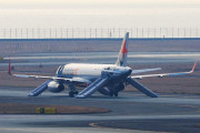 海外「見習おう」緊急着陸時の日本の乗客たちの行動を海外大絶賛！（海外の反応）