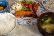 【画像あり】韓国人「日本人って朝食に肉を食べないのか？」日本人が理想とする朝食画像をご覧ください　韓国の反応