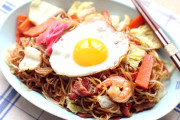 韓国人「韓国人が見た本場日本の焼きそばに衝撃！」→「ソースの破壊力えぐい…（ﾌﾞﾙﾌﾞﾙ」
