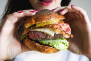 【海外の反応】自分の国や日本の食べ物で人を不快にしているもの