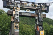 海外「日本だったら納得だよ」盗まれも壊されもしていない”スピーカー神社”に驚く外国人