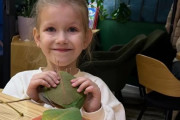 【海外】ウクライナのカフェで叶う！子供たちが葉っぱでドリンクを「購入」できる不思議な体験