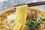 韓国人「中国のバス運転手さん、麺をすすりながら運転をしてしまう・・・」→「韓国もたまにのり巻きを食べながら運転する運転手の姿を見ることができるぞ」